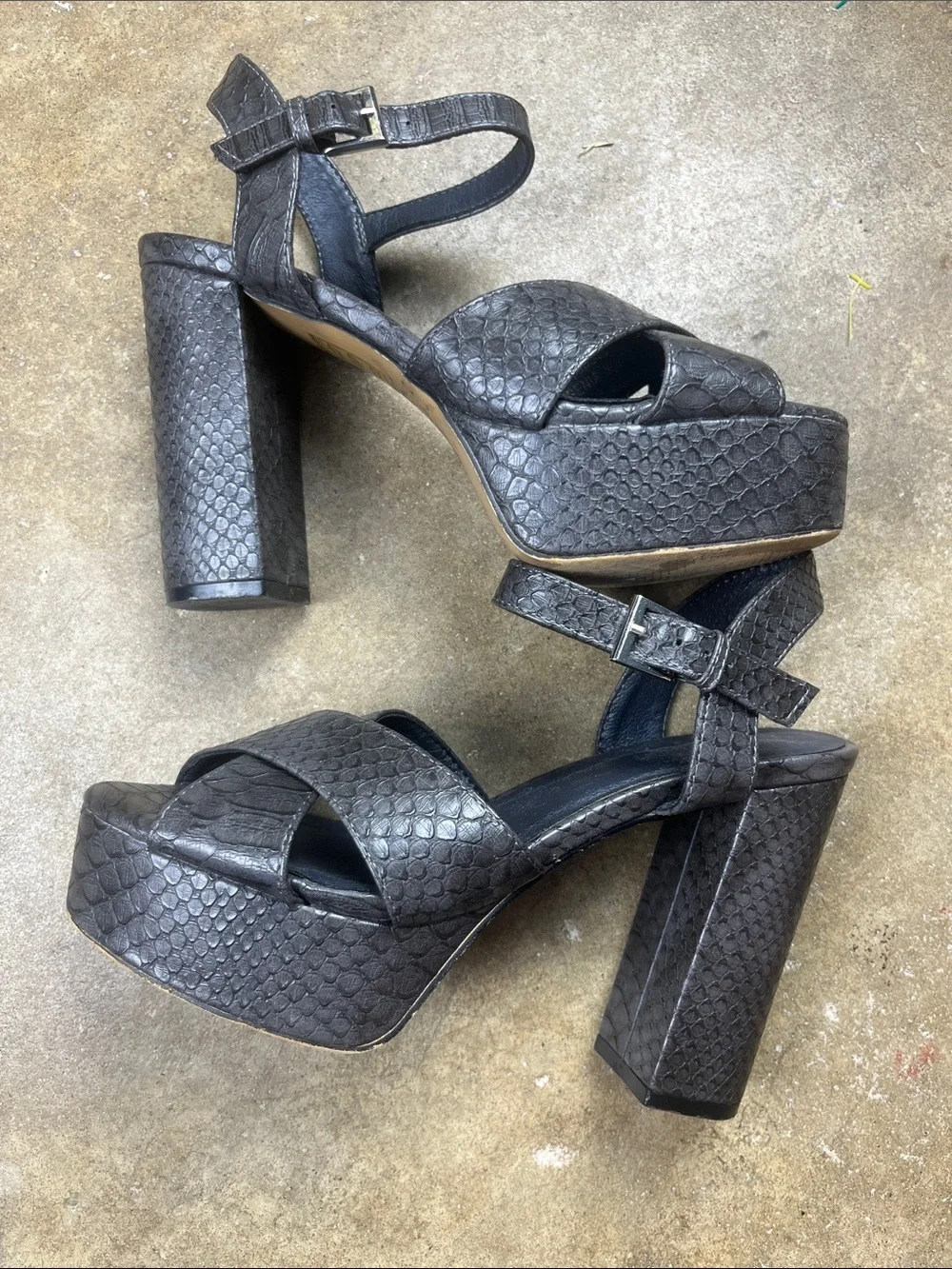 ShuShop Metallic Grey Croc-Embossed Platform Sandals with Block Heel Size: 7 1/2